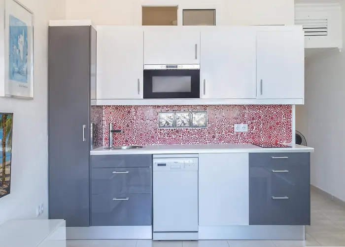 Stunning Marina View פואנגירולה